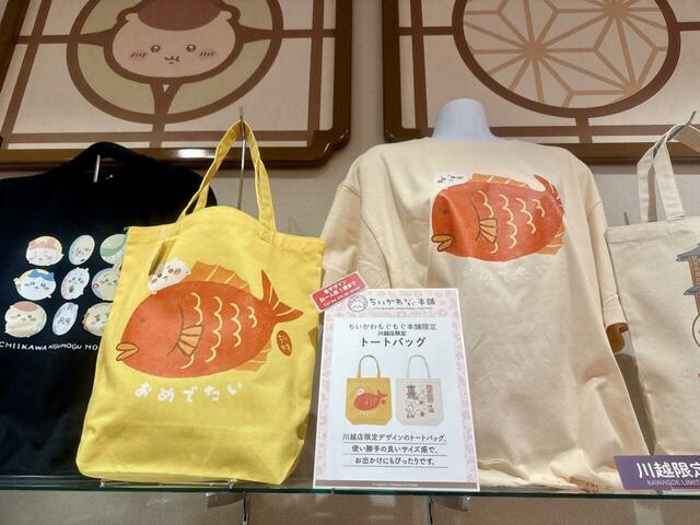 川越店限定のTシャツとトートバッグ。Tシャツはスタッフの方たちが着用されており、購買意欲マシマシ！