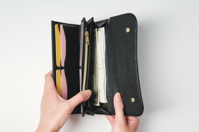 『YOUNG & OLSEN The DRYGOODS STORE WALLET BOOK SPECIAL PACKAGE ver.』　3,289円(税込)