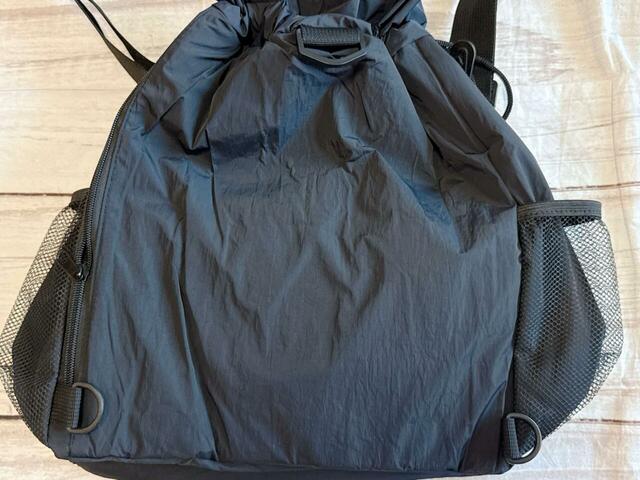 3つのDカンに付属のストラップをつけるとリュックになる仕様！