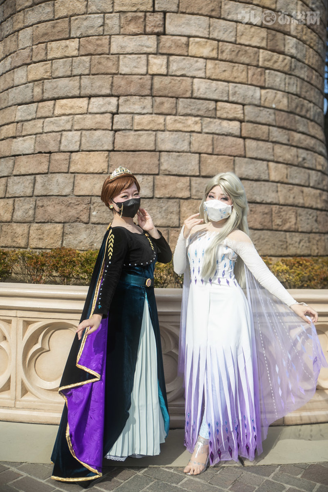 『アナと雪の女王2』アナとエルサ