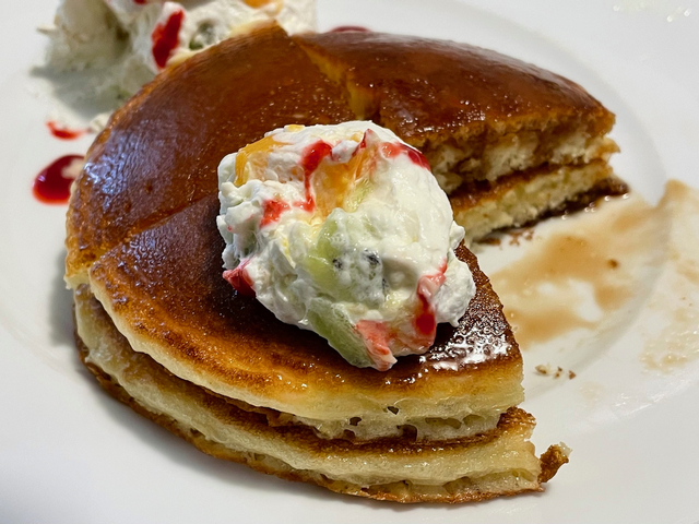 【ホットケーキパーラーフルフル赤坂店】フルーツクリームをそえてもおいしかった。正直ハマりました。まじヤバい