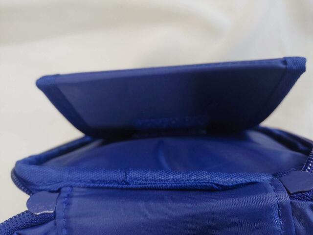 ドレッサーにする時は、ミラー裏面のマジックテープを取り外す