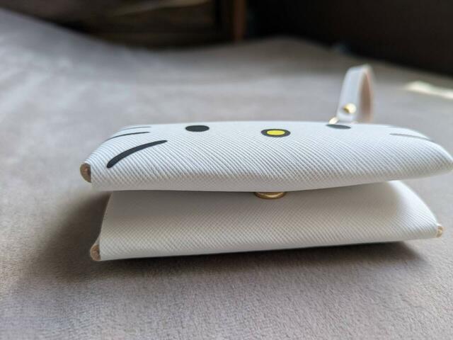 ティッシュが入った状態でスナップボタンはしっかり留まります