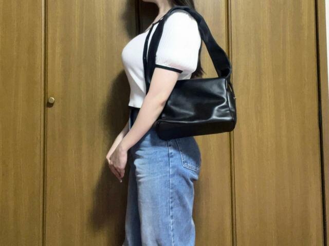 身長155cmの筆者が実際に持ってみました。ベーシックハンドルバージョン