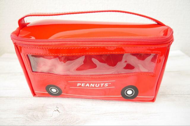 【リンネル10月号 限定号 特別付録：スヌーピーのバス型バニティポーチ】バスの窓の部分が透明になっている