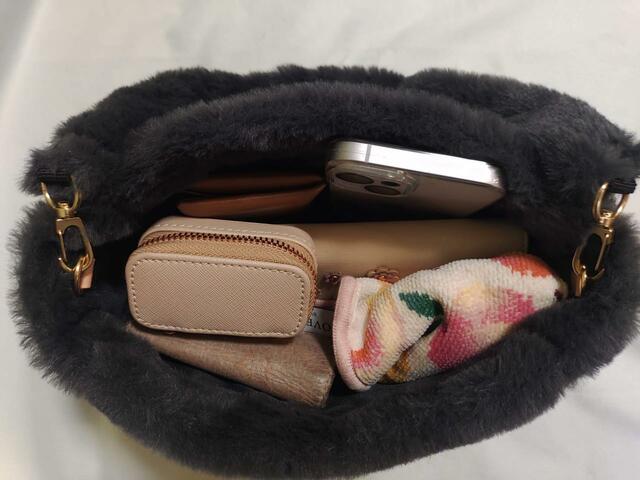 長財布、携帯もラクラク