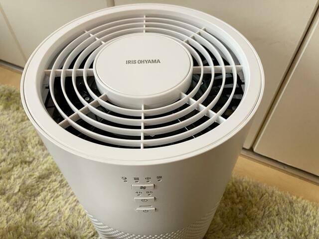 【アイリスオーヤマ 加湿空気清浄機】サイズは直径約21×高さ約45cmとコンパクト