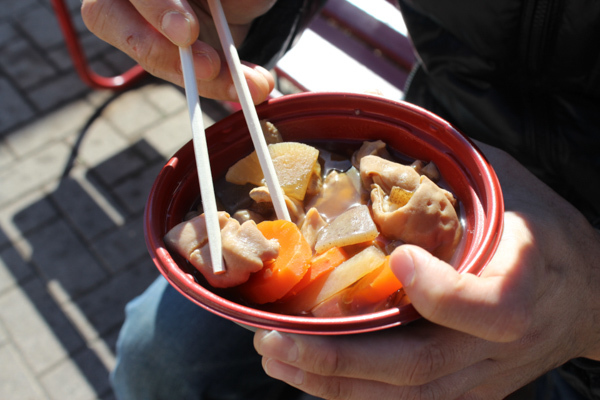 モツ煮は醤油味。