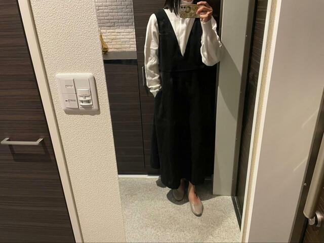 【UNIQLO ブラッシュドジャージージャンパースカート】冬本番にはタートルネックを合わせて