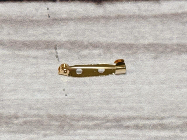ブローチ金具