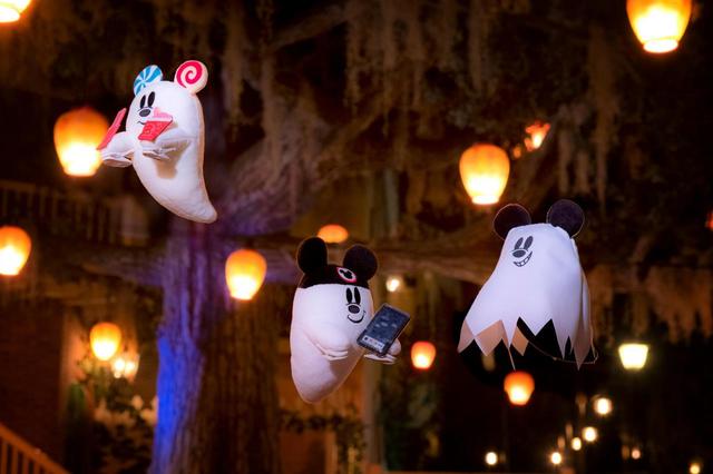 くっつきぬいぐるみ 各1,900円｜サイズ：長さ約19cm｜東京ディズニーリゾート「ディズニー・ハロウィーン」2022スペシャルグッズ