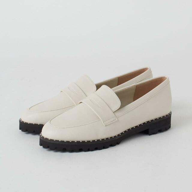 「オールウェザーローファー」アイボリー 17,600円(税込)