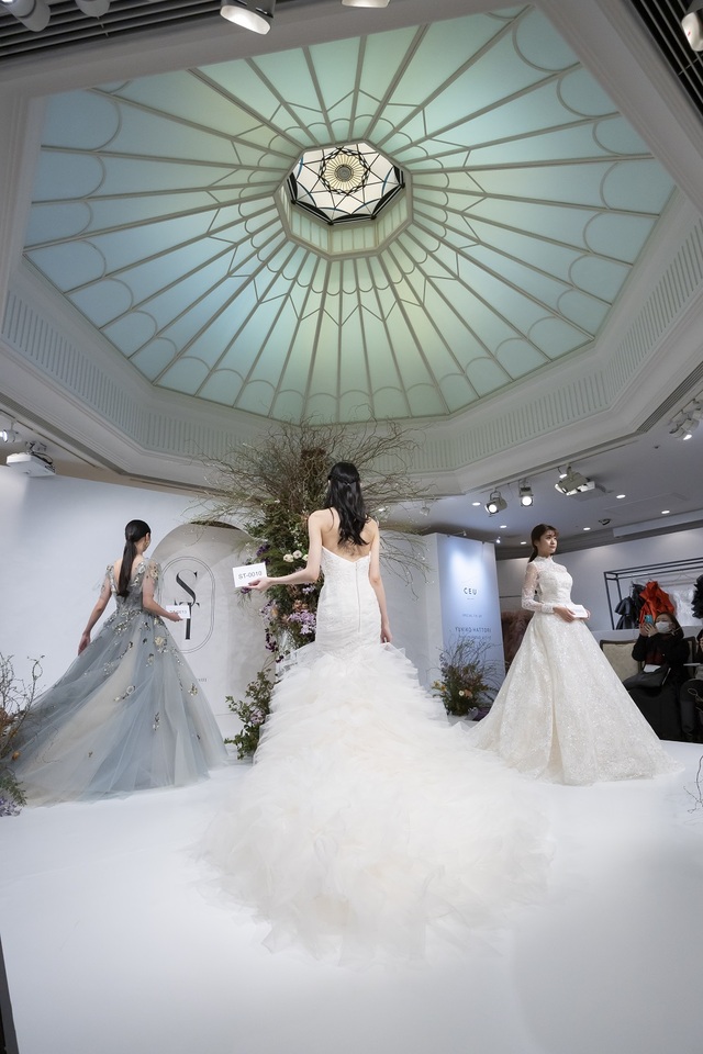 「ST」新作ウェディングドレス