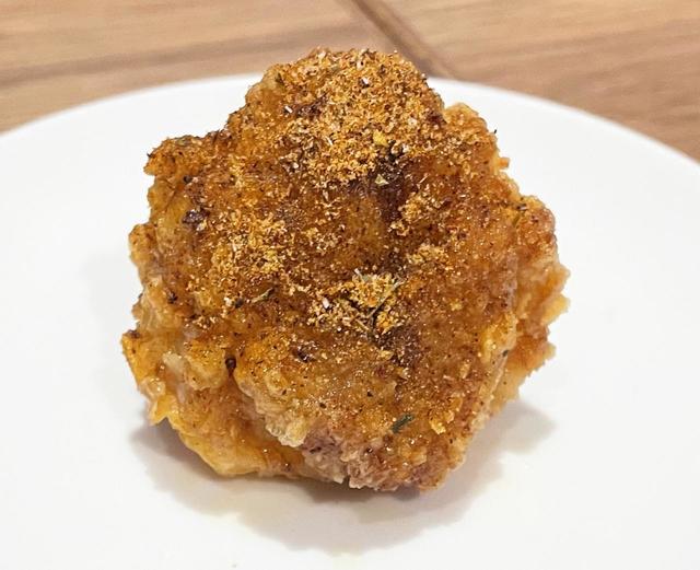 「くらふと」のからあげ「もも・辛味」（1個・130円）