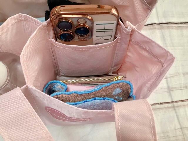 ポケットにはスマホがちょうど入ります