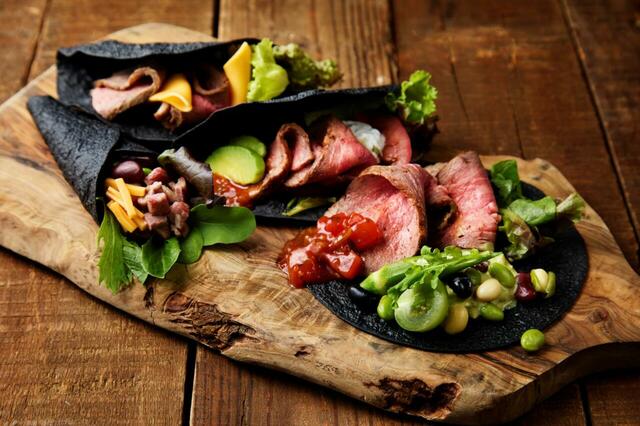 「トルティーヤ」<期間:2025年8月30日~10月31日>【無限大に肉料理のアレンジが楽しめる“肉々しい“ブッフェ!オリエンタルホテルズ&リゾーツ4施設で同時開催!】