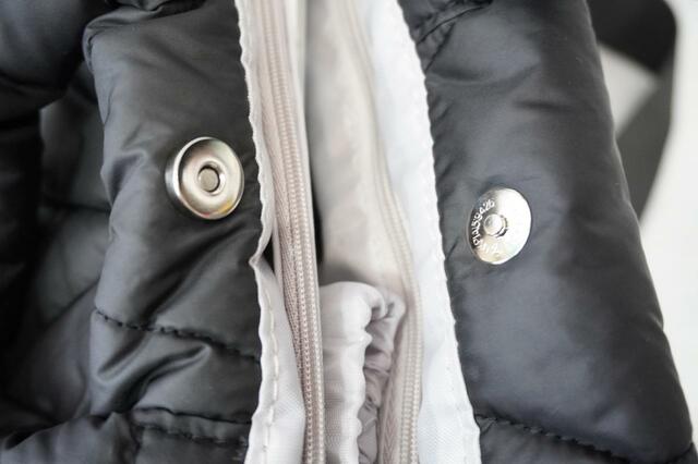 マグネットボタンで開閉がラクラク♪