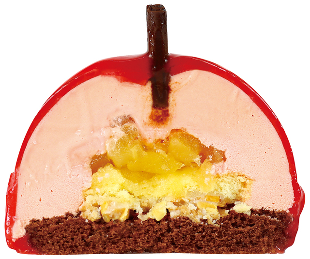 「ハロウィン真っ赤なりんごのケーキ（断面図）」＜価格：税込540円＞【【不二家のハロウィン】真っ赤なベリーソース入りの“ドクロのムース”にパチパチ弾ける“クロミちゃんケーキ”も登場♪】