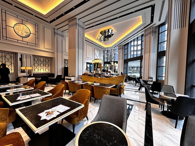 【レストラン ル ボヌール】ホテル入口から見たレストラン