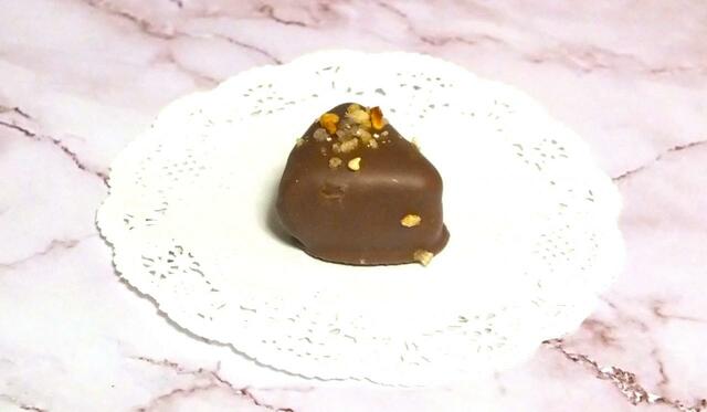 【ゴティバ】エクラ フィユティーヌ、トッピングはへー説ナッツ