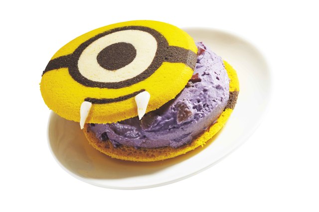 ドラキュラ・ミニオン・ クッキーサンド ~ムラサキいも ムース~ 600円