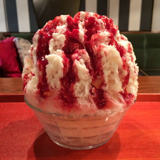 かき氷喫茶 バンパク／ミックスベリーレアチーズ 800円