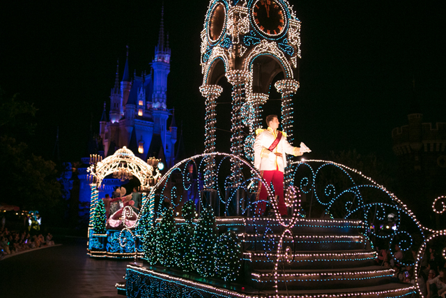 時計台（変更なし）｜新「東京ディズニーランド・エレクトリカルパレード・ドリームライツ」（2015年7月リニューアル） 撮影 / YOSHI