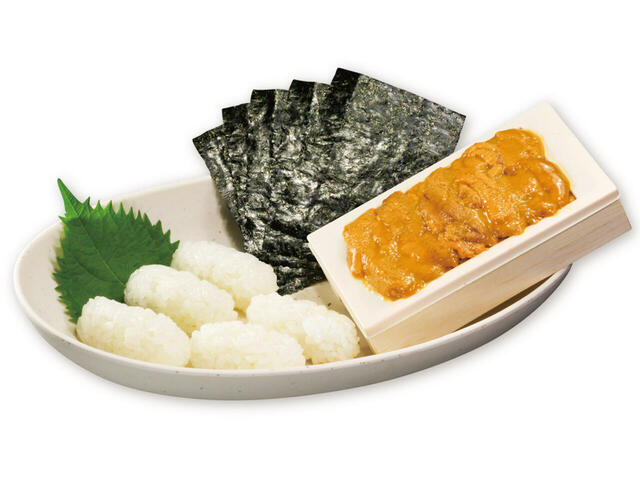 「新物板うに手巻きセット(5貫分)」<価格:1,680円(税込)>【くら寿司の「新物うにフェア」で濃厚な旨味と甘味の“うに”を堪能!高級魚“瀬戸内海産 すずき”も数量限定で登場!】
