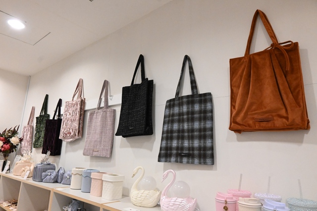【Francfranc】季節やトレンドに合わせたトートバッグやエコバッグを展開中