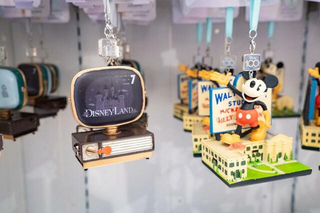 オーナメント ライトアップ＆サウンド 城 Disney100 The Eras Collection Studio 4,950円