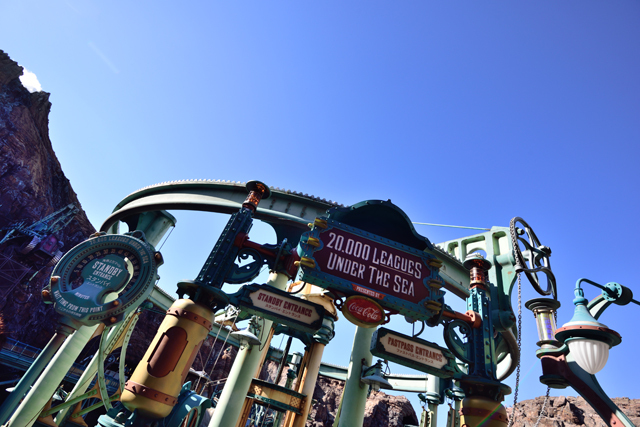 [10時46分]「海底2万マイル」5分待ち©Disney