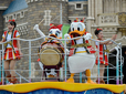 TDL「ディズニー夏祭り」2015 キッズ向けプログラム「おんどこどん!」撮影 / MezzoMiki