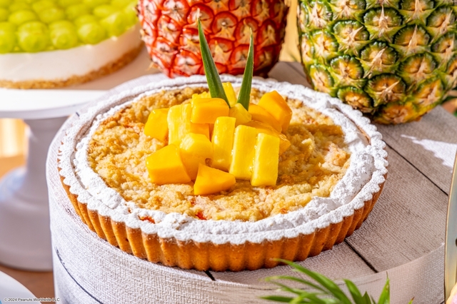 「グレープフルーツタルト」＜大人5,600円＞【夏のスイーツビュッフェ「Snoopy Summer Beach Time」】