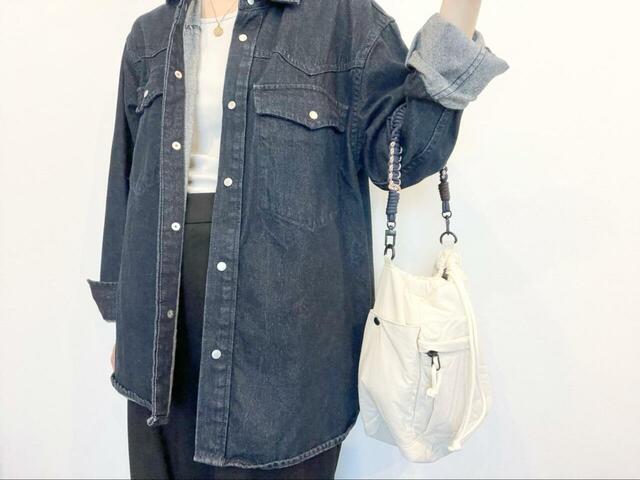 【niko and ... 編みハンドル2WAYバッグ】パラコード編みのハンドルはコーデのアクセントになります♪