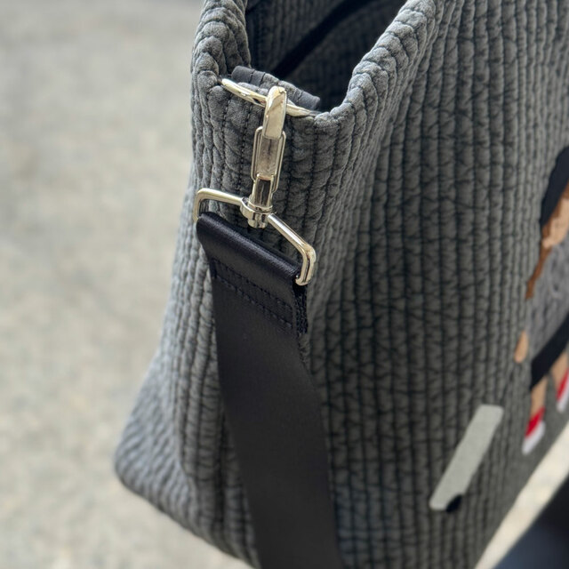 【familiar×ピオヌンナル第三弾／voyage】長さ調節や取り外しが可能なショルダーストラップも付いています