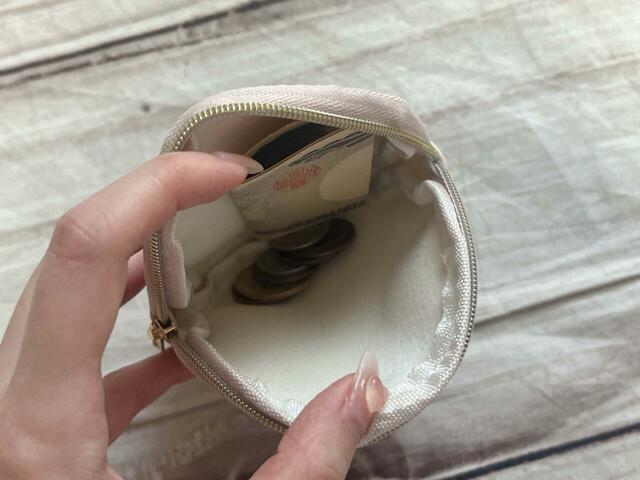 コインはもちろん、折りたたんだお札も収納可能