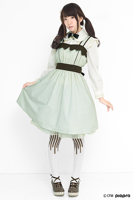 初音ミク×スキヤキ　お菓子の包み紙のようなエプロンワンピース