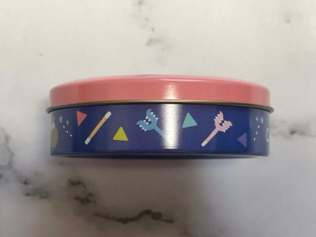 側面もかわいいイラスト入り。ちいかわ、ハチワレ、うさぎの討伐棒の柄です