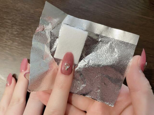 【セリア コットン付きアルミホイル】爪を覆えるサイズです