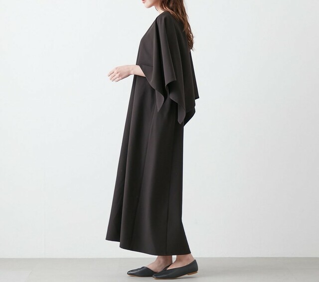 マントドレスワンピース「マレフィセント」価格¥ 9,990 (税込)