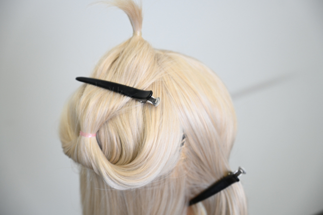 完成したら、バック部分は上に避けておきます