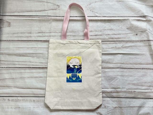 バックは変身シーンが描かれています【3COINS×セーラームーン】トートBAG/550円(税込)