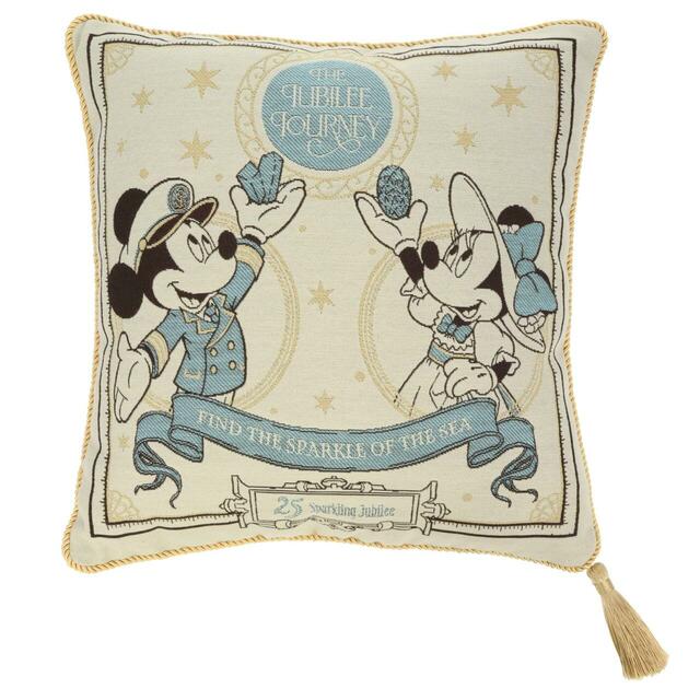 クッション 4,500円｜東京ディズニーシー25周年グッズ｜販売店舗：東京ディズニーシー「エンポーリオ」｜発売日：2026年5月25日（月）