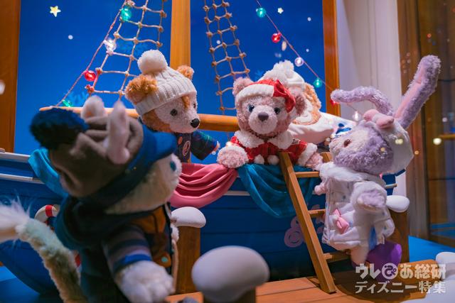 「マクダックス・デパートメントストア」のウィンドウ