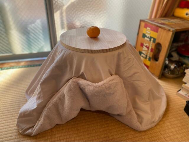 【3COINS こたつ】どんな部屋にもすっと溶け込む柔らかい色味で、生活感が出にくいのも嬉しいポイントです