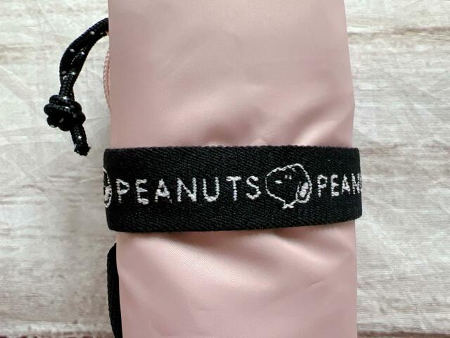 ゴムバンドにも「PEANUTS」のロゴ入り♪