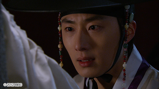 『太陽を抱く月』　© 2012 MBC