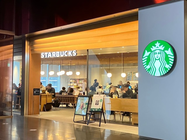 【PEANUTS™+STARBUCKS™「PEANUTS トートバッグ」】スターバックス店舗