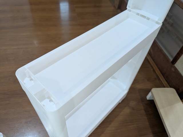 【ニトリ　軽くて組立簡単 スリムラック ウッド 4段（マルチ分割）】パーツを差し込んでいくだけなので、わずか5分ほどで完成！