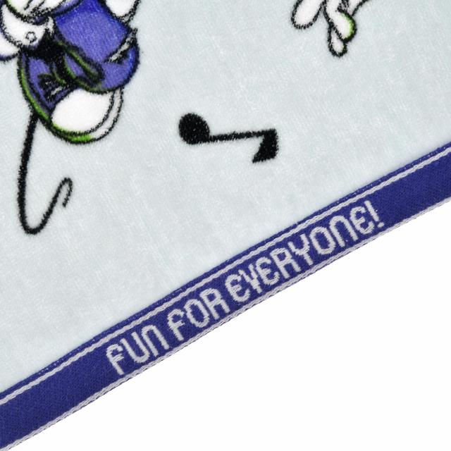 ミッキー＆フレンズ バスタオル LISTEN TO THE BEAT　2,860円 (税込)